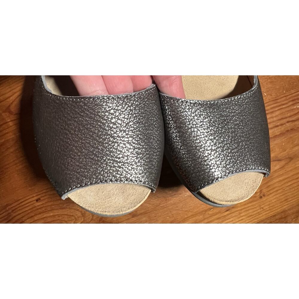 Dansko Marcy Peep Toe Leather Wedge Sandals Pewter Metallic Size 40 (9.5-10) - Picture 7 of 10